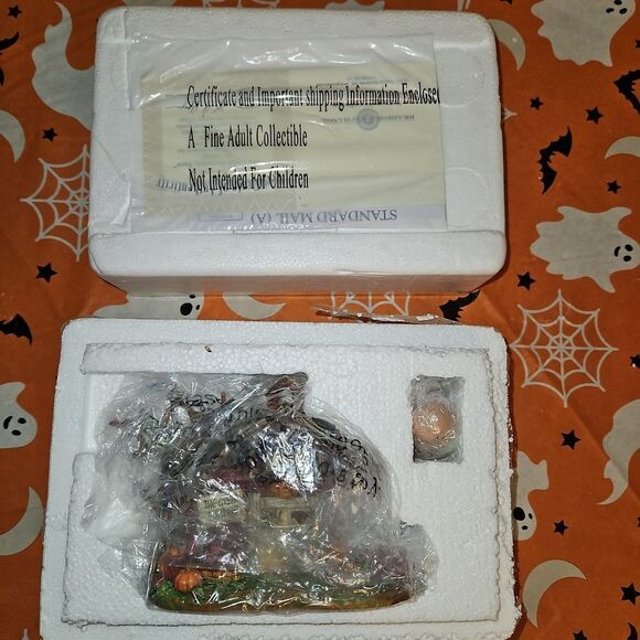 Hawthorne Village Peanuts Light Up "The Great Pumpkin" Table Decor - Picture 15 of 15